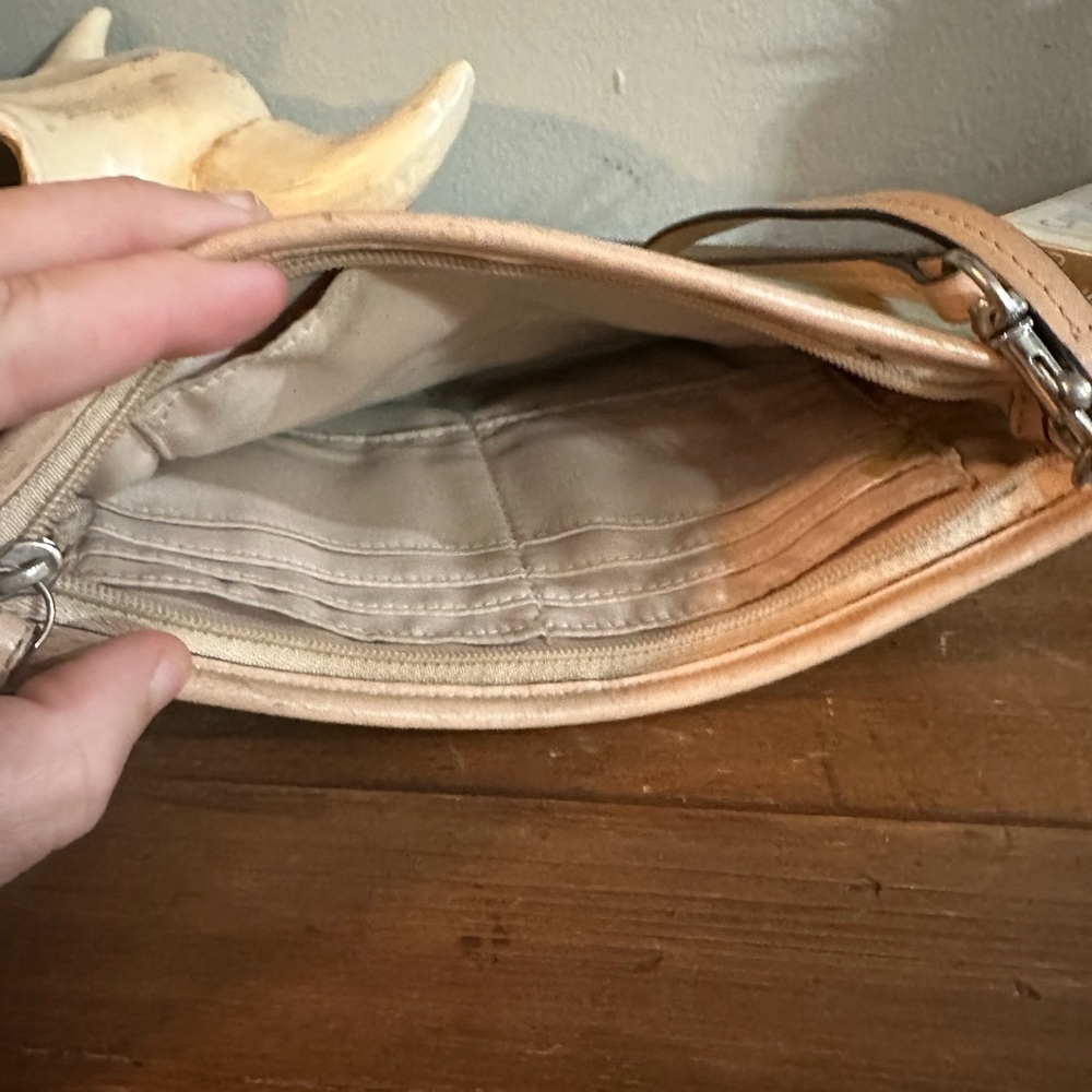 Coach - Silver Wristlet with hand strap - Picture 5 of 5